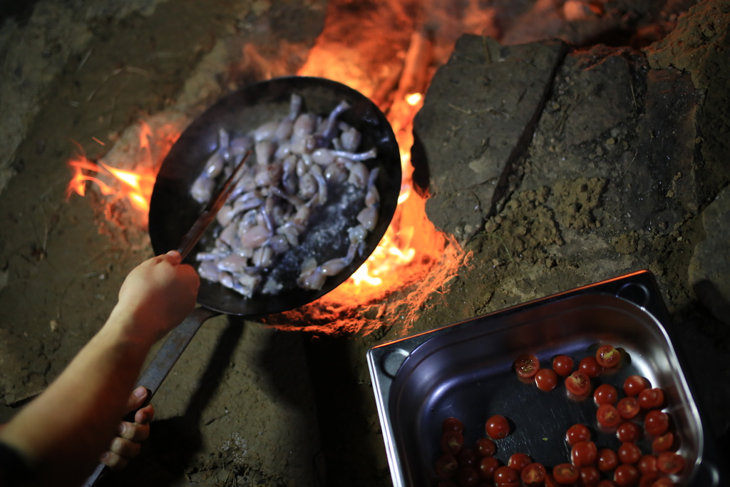 Žabí stehýnka pro Sierru